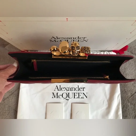❌❌SOLD❌❌🔥Alexander McQueen🔥 Skull Knuckle Ring Quilted Leather Clutch - Picture 10 of 10